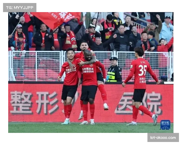 铁人防线收缩密集防守,成功抵御国安最后阶段猛攻 铁人防线收缩密集防守,成功抵御国安最后阶段猛攻